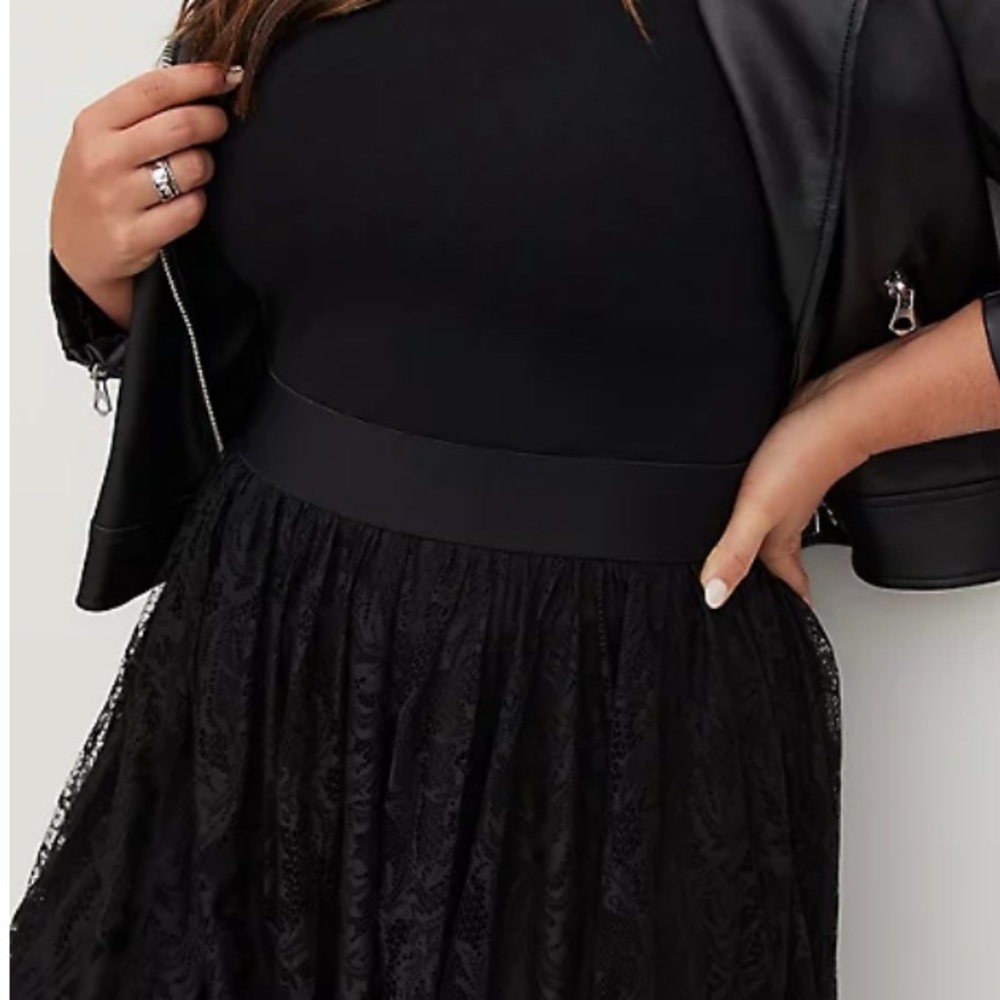 Torrid 00x Mini Skirt- Lace Black - Picture 2 of 8